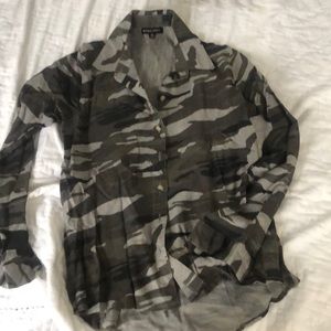 Long sleeve button down camo shirt XS